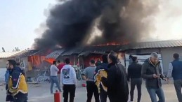 3 konteynerin alevlere teslim olduğu yangında, anne ve evladı yaralandı