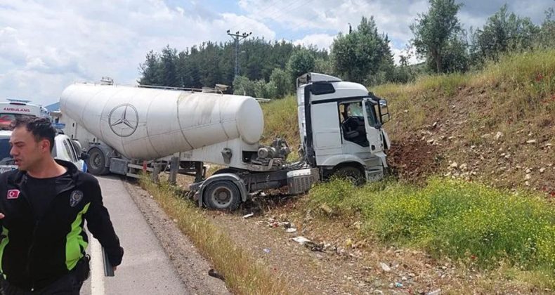 Çimento kamyonu köy minibüsünü biçti: 9 ölü 11 yaralı