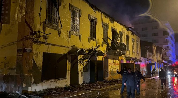 Hatay’da tarihi binada çıkan yangın kontrol altına alındı